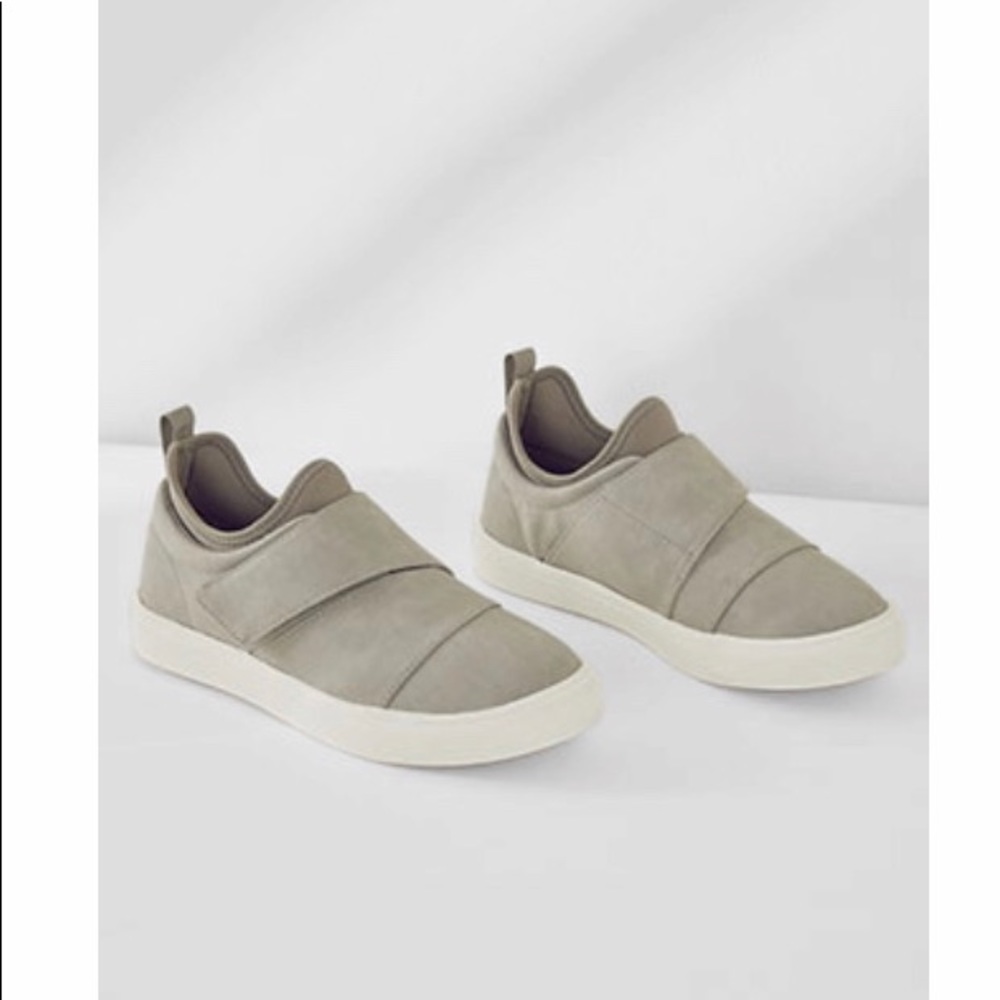 Fabletics sneakers NWT